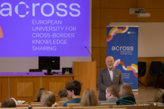 2026-04-08-WBiNŚ-spotkanie-Across-fot-Iryna-Mikhno-PB