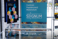 2026-06-16-otwarcie-wystawy-Barwy-Matematyki-w-Bibliotece-PB-fot-Iryna-Mikhno-PB