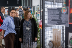 2026-06-16-otwarcie-wystawy-Barwy-Matematyki-w-Bibliotece-PB-fot-Iryna-Mikhno-PB