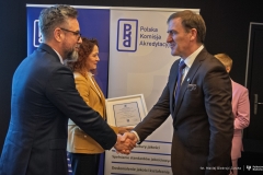 2025-03-20-Certyfikat-Doskonałości-Kształcenia-dla-kierunku-automatyka-i-robotyka-fot-Maciej-Giedrojć-Juraha