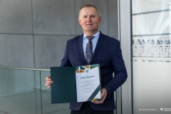 2025-03-20-Wręczenie-podziękowania-dla-dr-hab-inż-Arkadiusza-Mystkowskiego-fot-Dariusz-Piekut