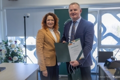 2025-03-20-Wręczenie-podziękowania-dla-dr-hab-inż-Arkadiusza-Mystkowskiego-fot-Dariusz-Piekut