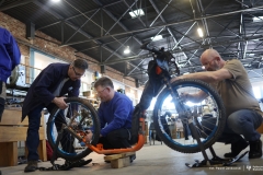Studenci-oraz-pracownicy-z-WM-zaprojektowali-prototyp-adaptera-umozliwiajacego-zamocowanie-ploz-na-hulajnodze_fot.-Pawel-Jankowski-31