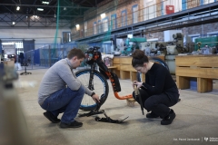 Studenci-oraz-pracownicy-z-WM-zaprojektowali-prototyp-adaptera-umozliwiajacego-zamocowanie-ploz-na-hulajnodze_fot.-Pawel-Jankowski-6