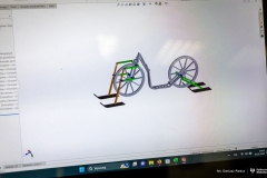 Studenci oraz pracownicy z WM zaprojektowali prototyp adaptera umożliwiającego zamocowanie płóz na hulajnodze_fot.Dariusz Piekut_PB