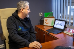 Studenci oraz pracownicy z WM zaprojektowali prototyp adaptera umożliwiającego zamocowanie płóz na hulajnodze_fot.Dariusz Piekut_PB