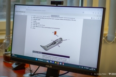 Studenci oraz pracownicy z WM zaprojektowali prototyp adaptera umożliwiającego zamocowanie płóz na hulajnodze_fot.Dariusz Piekut_PB