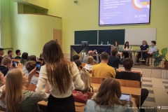 2025-05-29-Uniwersytet-Europejski-Across-debata-inkluzywność-i-równość-fot-Maciej-Giedrojc-Juraha
