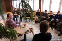 2025-12-10-Kawka-z-profesorem-fot-Iryna-Mikhno-PB