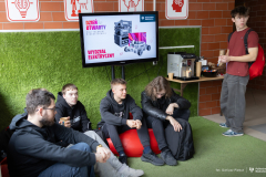 026-03-25-Kawka-z-profesorem-fot-Dariusz-Piekut-PB