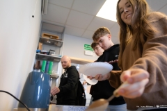 2025-11-05-WIZ-kawka-z-prof-Urbanem-fot-Iryna-Mikhno-PB