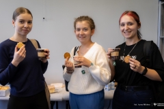 2025-11-05-WIZ-kawka-z-prof-Urbanem-fot-Iryna-Mikhno-PB