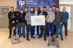 Koło Naukowe Robotyków z WM oraz dr hab. inż. Kazimierz Dzierżek, prof. PB z nagrodą MEiN_fot. Paweł Nowik_PB
