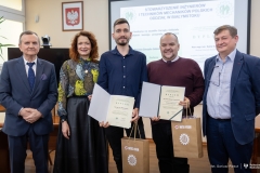 2025-03-21-Nagrodzeni-w-XXIV-EDYCJI-OGÓLNOPOLSKIEGO-KONKURSU-o-dyplom-i-nagrodę-Prezesa-SIMP-fot-Dariusz-Piekut-PB