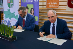 2026-02-24-Umowa-o-współpracy-z-ZS-Nr-2-w-Ostrowi-Mazowieckiej-fot. ZS-Nr-2-w-Ostrowi-Mazowieckiej