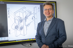 2026-09-30-Patent-Urządzenie-prowadzące-ruchu-liniowego-fot-Dariusz-Piekut-PB