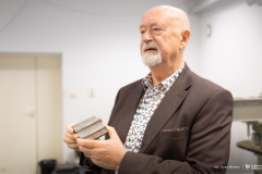 2025-11-26-patent-Sposób-wykonania-asfaltowe-nawierzchni-drogowej-z warstwą-z-betonu-geopolimerowego-prof-Bołtryk-fot-Iryna-Mikhno-PB