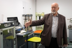 2025-11-26-patent-Sposób-wykonania-asfaltowe-nawierzchni-drogowej-z warstwą-z-betonu-geopolimerowego-prof-Bołtryk-fot-Iryna-Mikhno-PB