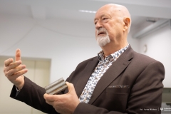 2025-11-26-patent-Sposób-wykonania-asfaltowe-nawierzchni-drogowej-z warstwą-z-betonu-geopolimerowego-prof-Bołtryk-fot-Iryna-Mikhno-PB