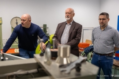 2025-11-26-patent-Sposób-wykonania-asfaltowe-nawierzchni-drogowej-z warstwą-z-betonu-geopolimerowego-prof-Bołtryk-fot-Iryna-Mikhno-PB