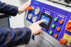 2026-01-21-Patent na testowanie wtryskiwaczy paliw LPG i wodorowych dla Politechniki Białostockiej prof. Dariusz-Szpica-fot-Iryna-Mikhno-PB