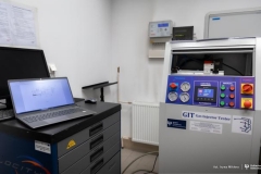 2026-01-21-Patent na testowanie wtryskiwaczy paliw LPG i wodorowych dla Politechniki Białostockiej prof. Dariusz-Szpica-fot-Iryna-Mikhno-PB