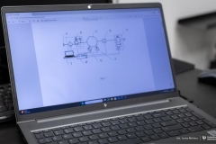 2026-01-21-Patent na testowanie wtryskiwaczy paliw LPG i wodorowych dla Politechniki Białostockiej prof. Dariusz-Szpica-fot-Iryna-Mikhno-PB