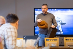 2025-11-25-projekt-prof. Jabłrzykowskiego-demonstratory-biodegradowalnych-koszy-na-śmieci-fot-Iryna-Mikhno-PB