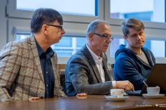 2025-11-25-projekt-prof. Jabłrzykowskiego-demonstratory-biodegradowalnych-koszy-na-śmieci-fot-Iryna-Mikhno-PB