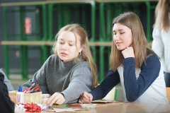 2025-11-28-Przystrajanie-bombek-w-CNK -fot-Jerzy-Doroszkiewicz-PB