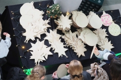 2025-11-28-Przystrajanie-bombek-w-CNK -fot-Jerzy-Doroszkiewicz-PB