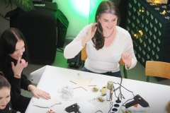 2025-11-28-Przystrajanie-bombek-w-CNK -fot-Jerzy-Doroszkiewicz-PB