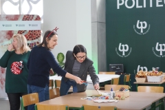 2025-11-28-Przystrajanie-bombek-w-CNK -fot-Jerzy-Doroszkiewicz-PB