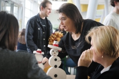 2025-11-28-Przystrajanie-bombek-w-CNK -fot-Jerzy-Doroszkiewicz-PB