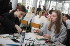 2025-11-28-Przystrajanie-bombek-w-CNK -fot-Jerzy-Doroszkiewicz-PB