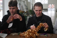 2025-11-28-Przystrajanie-bombek-w-CNK -fot-Jerzy-Doroszkiewicz-PB