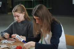 2025-11-28-Przystrajanie-bombek-w-CNK -fot-Jerzy-Doroszkiewicz-PB