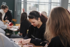 2025-11-28-Przystrajanie-bombek-w-CNK -fot-Jerzy-Doroszkiewicz-PB