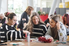 2025-11-28-Przystrajanie-bombek-w-CNK -fot-Jerzy-Doroszkiewicz-PB