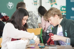 2025-11-28-Przystrajanie-bombek-w-CNK -fot-Jerzy-Doroszkiewicz-PB