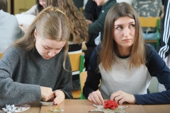 2025-11-28-Przystrajanie-bombek-w-CNK -fot-Jerzy-Doroszkiewicz-PB