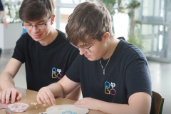 2025-11-28-Przystrajanie-bombek-w-CNK -fot-Jerzy-Doroszkiewicz-PB