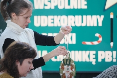 2025-11-28-Przystrajanie-bombek-w-CNK -fot-Jerzy-Doroszkiewicz-PB