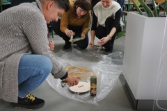 2025-11-28-Przystrajanie-bombek-w-CNK -fot-Jerzy-Doroszkiewicz-PB