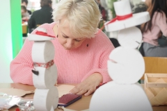 2025-11-28-Przystrajanie-bombek-w-CNK -fot-Jerzy-Doroszkiewicz-PB