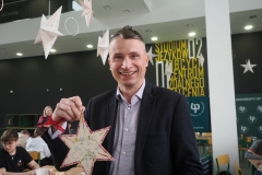 2025-11-28-Przystrajanie-bombek-w-CNK -fot-Jerzy-Doroszkiewicz-PB