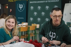 2025-11-28-Przystrajanie-bombek-w-CNK -fot-Jerzy-Doroszkiewicz-PB