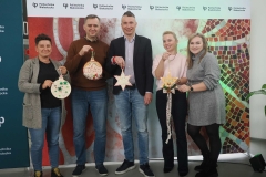 2025-11-28-Przystrajanie-bombek-w-CNK -fot-Jerzy-Doroszkiewicz-PB