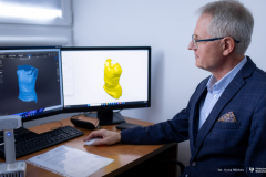 2026-09-15-WM-patent-gorset-ortopedyczny-prof. Piotr-Mrozek-fot-Iryna-Mikhno-PB