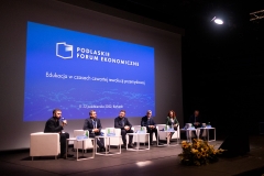 Rektor-w-panelu-Edukacja-w-czasach-czwartej-rewolucji-przemyslowej-Podlaskiego-Forum-Ekonomicznego-2022-fot.-Pawel-Jankowski-4